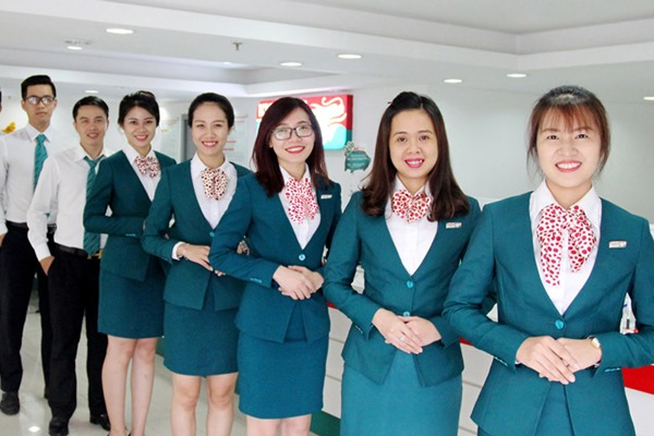 The power of a professional identity with high-quality workplace apparel