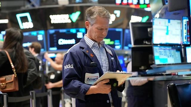 US Stocks Surge as Trump Signals Flexibility on Hormuz