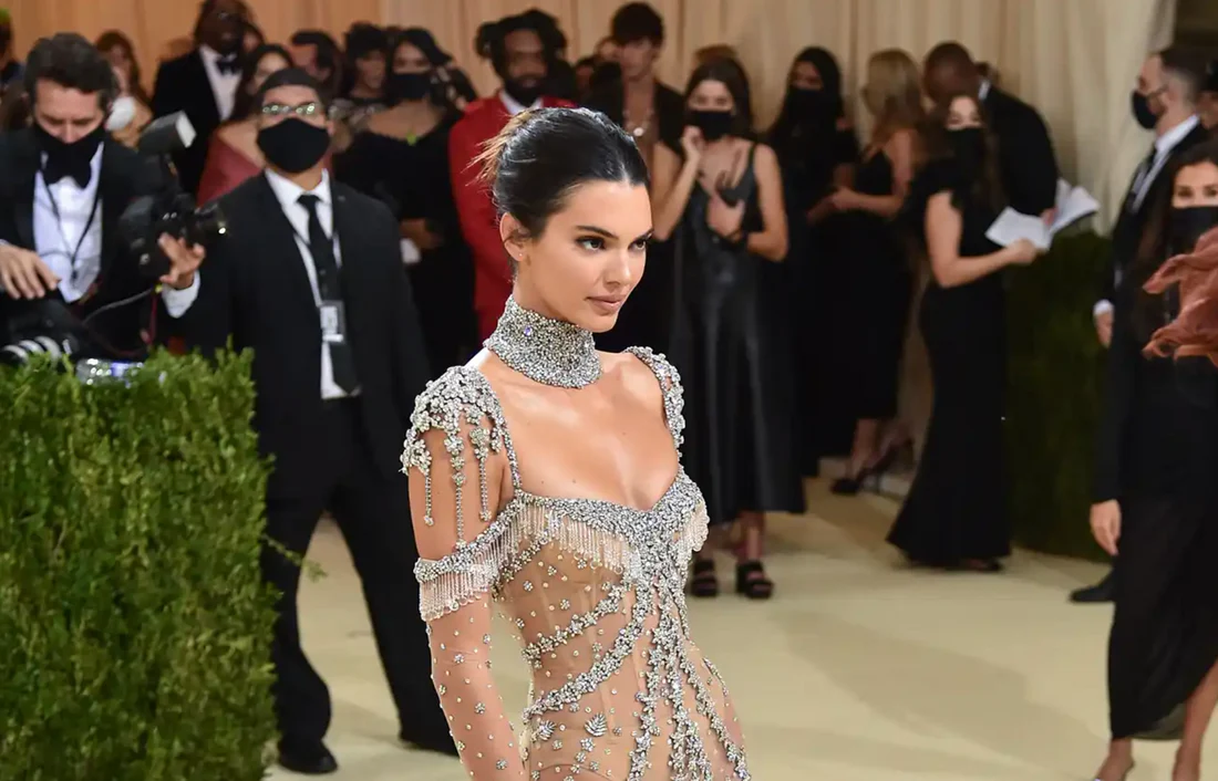 Top Accessory Trends That Complement Classic Fashion
