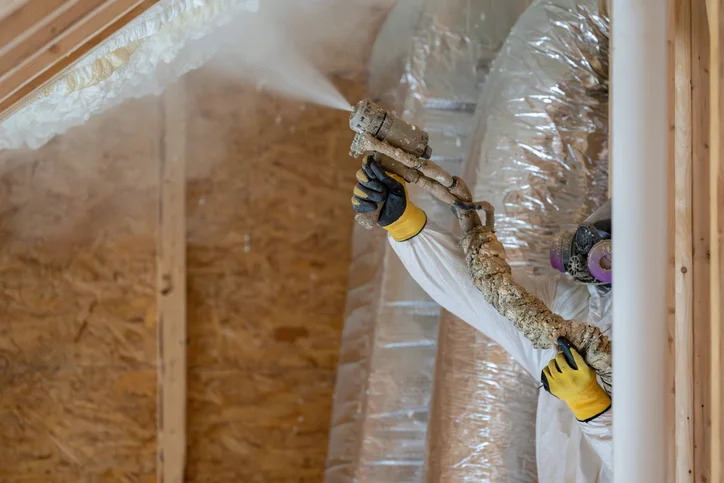 Do Spray Foam Insulation Contractors Des Moines Provide Free Estimates?