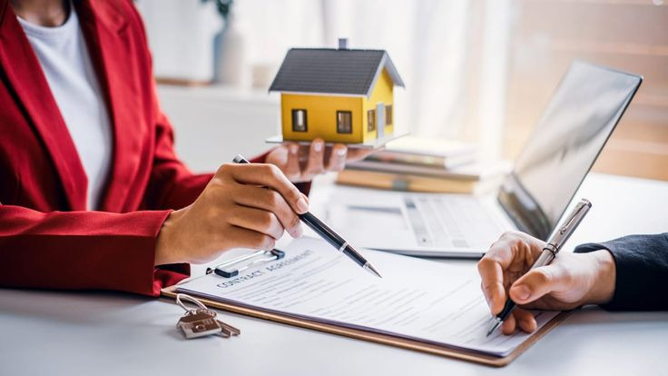 Real Estate Attorney vs Title Company Illinois: Which Do I Need