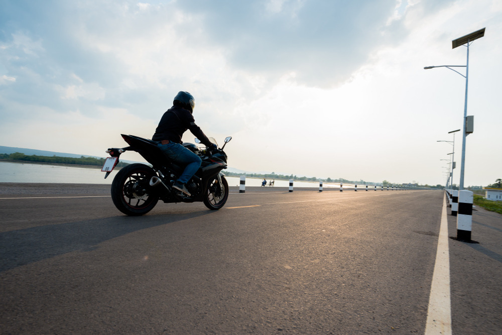 Explore the Capital with Reliable Bike Hire In Delhi