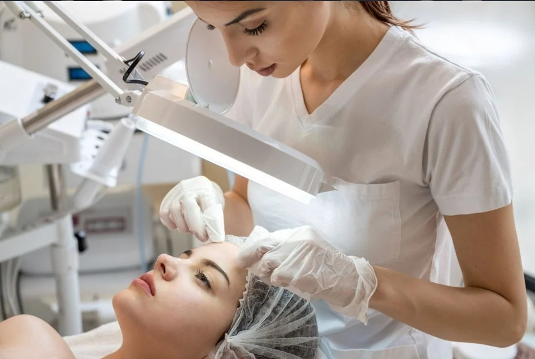What Are Blackheads and Whiteheads?