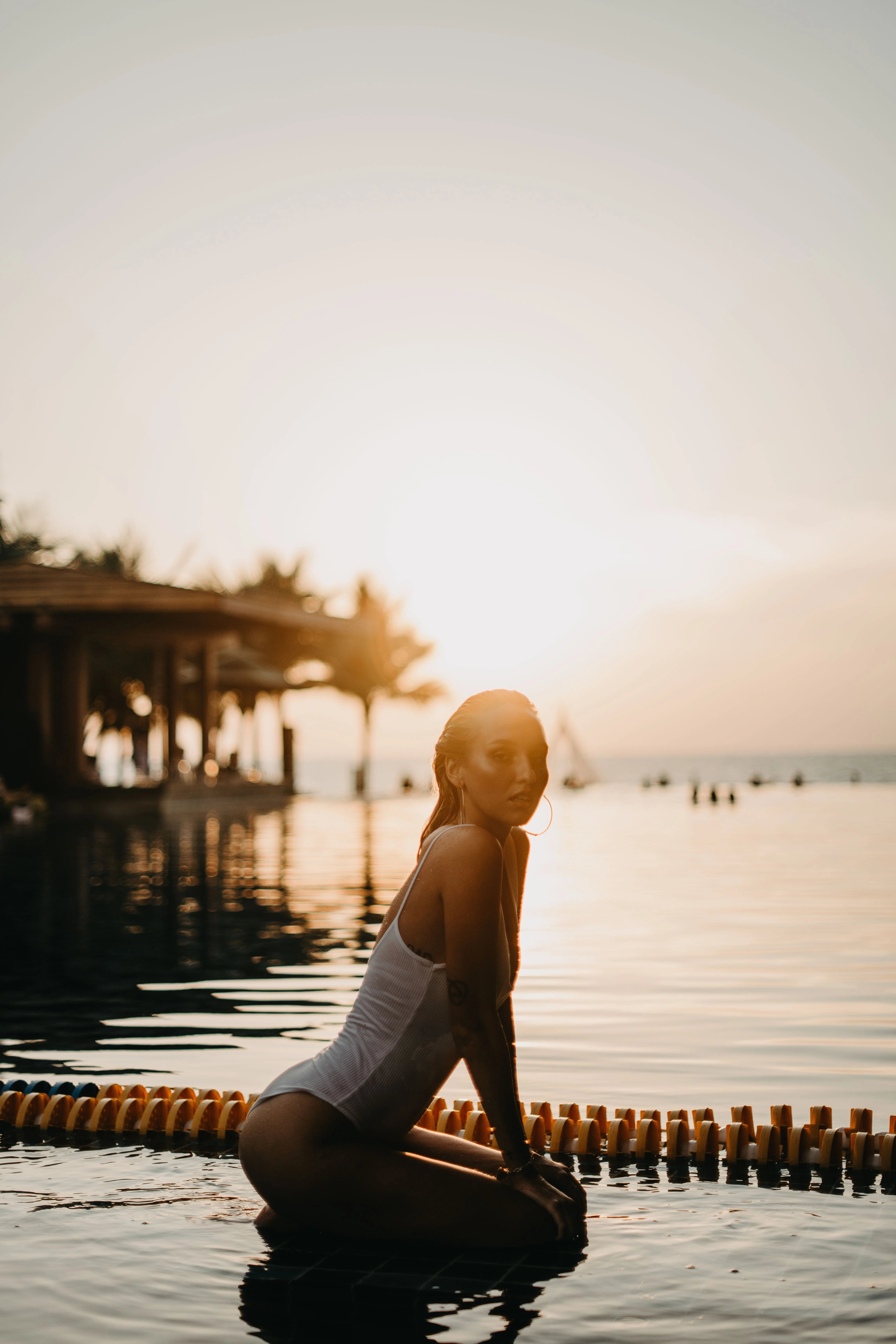 How to Master the Poolside Makeup Look for Your Next Holiday