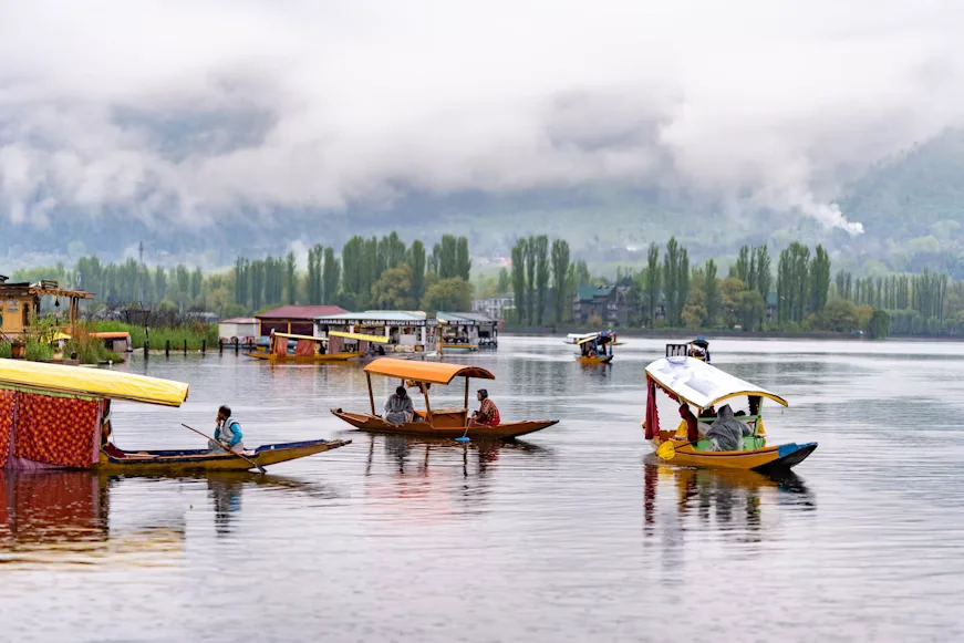 Best Kashmir Honeymoon Tour Packages – A Romantic Journey to Paradise