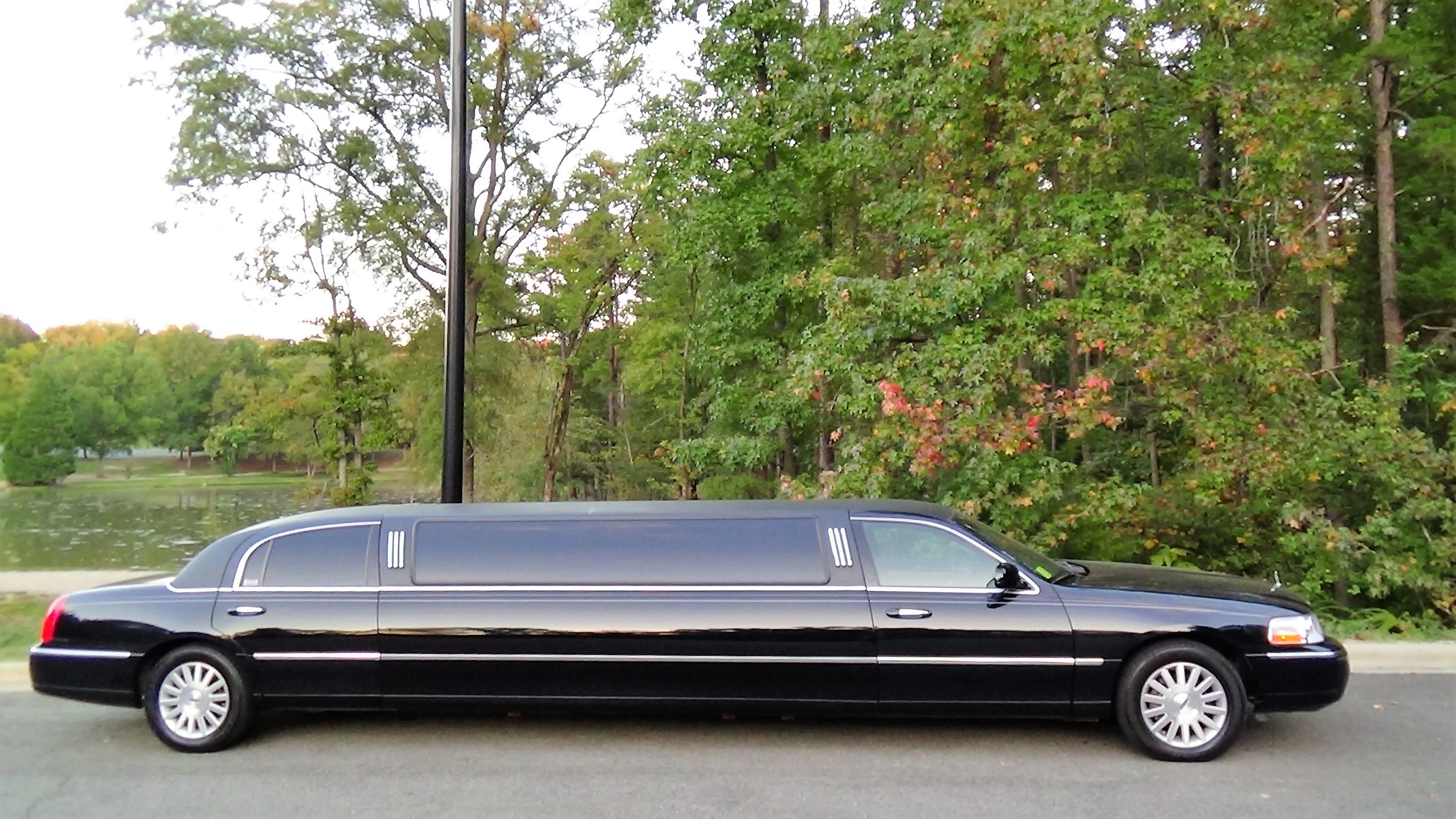 Limousine Service – Luxury Transportation for Every Occasion
