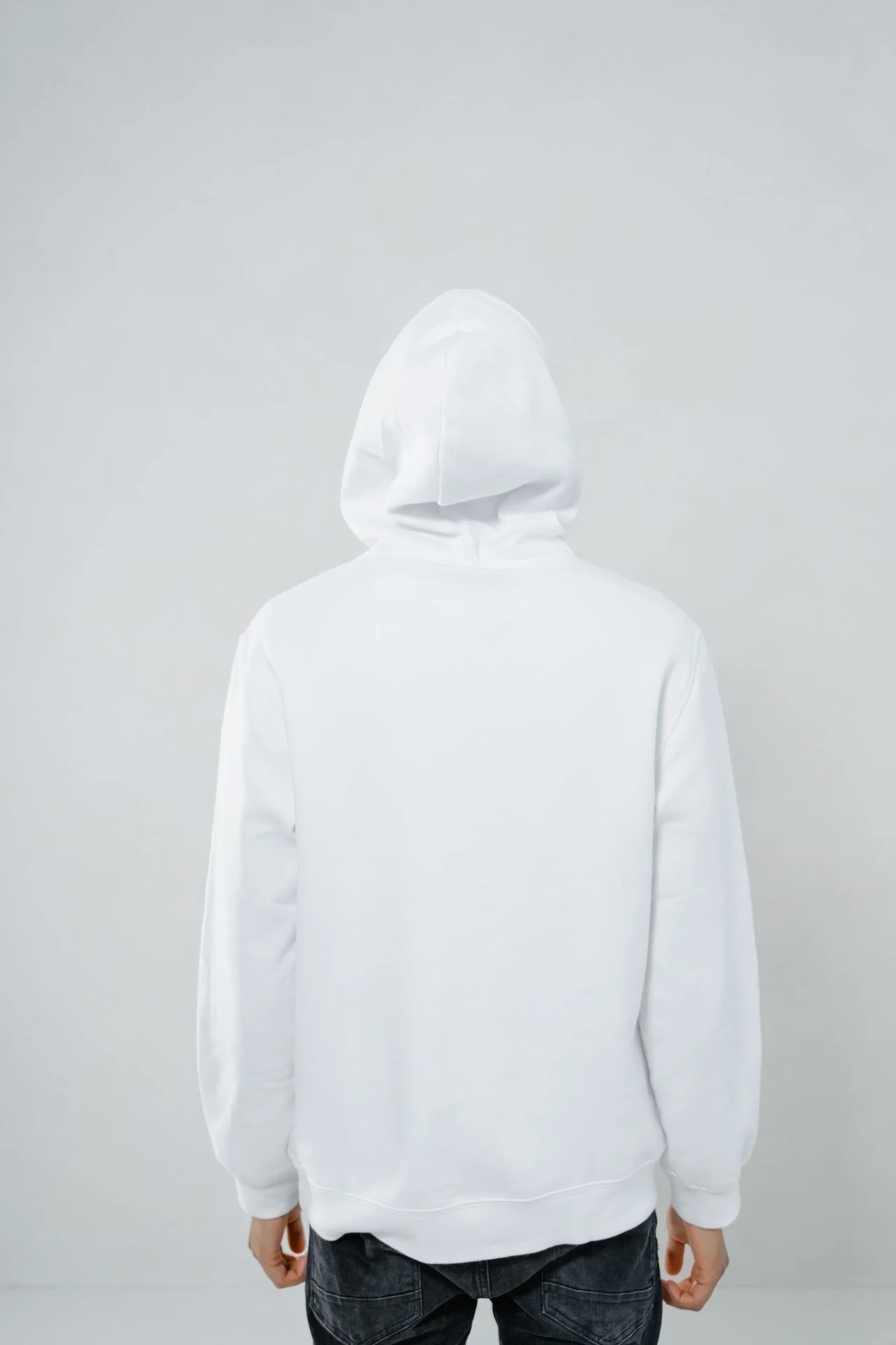 How to Choose and Style Plain Hoodies for Every Season