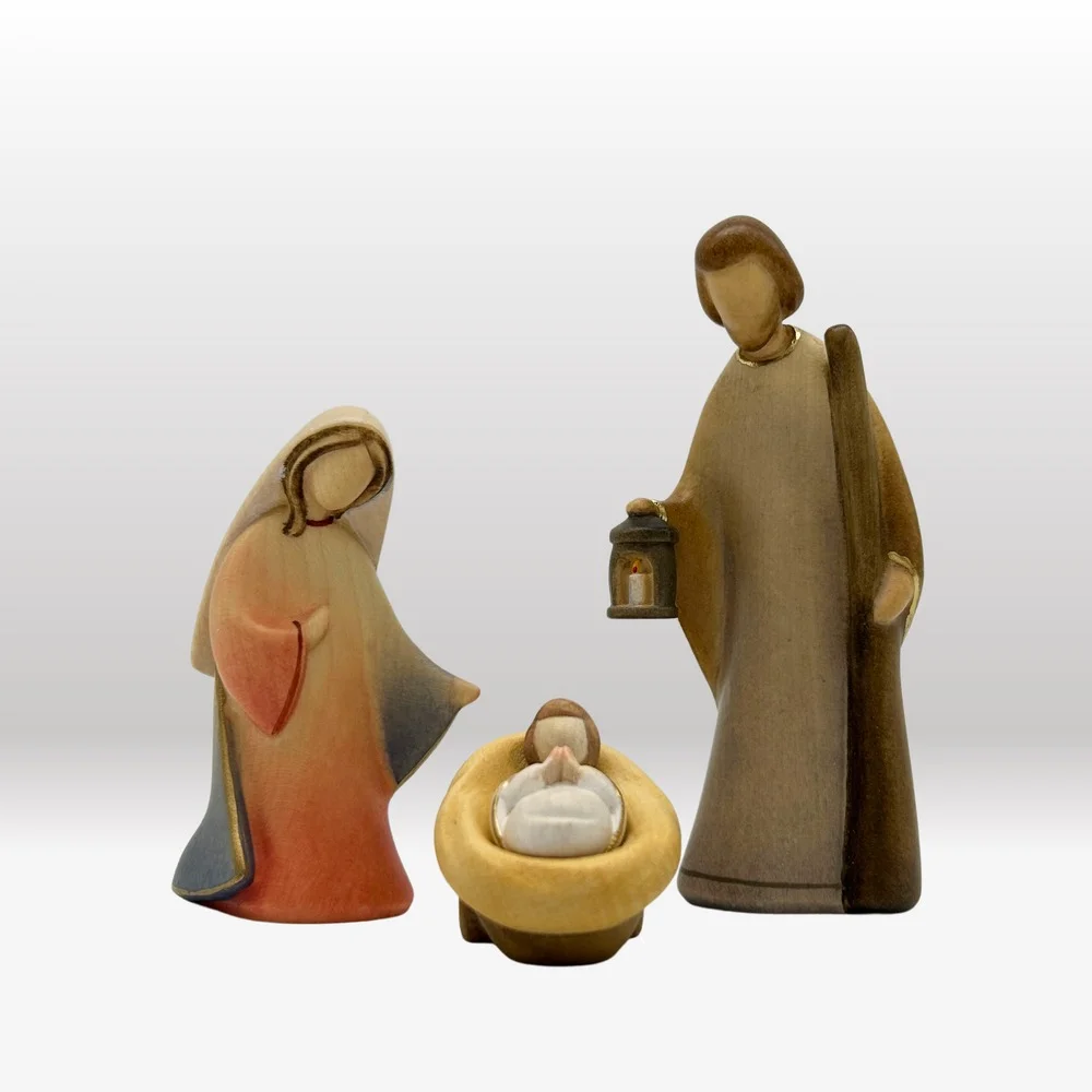 Wie Werden Holz-Krippenfiguren-Sets Für Traditionelle Krippen Gefertigt?