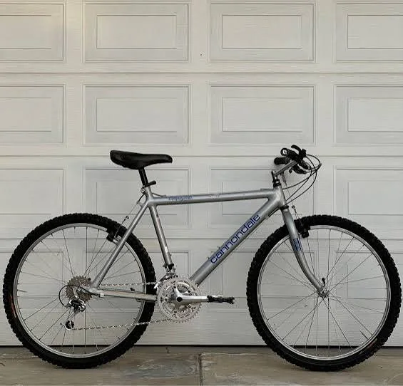 4 Benefits of Upright Bicycle Storage for Small Spaces