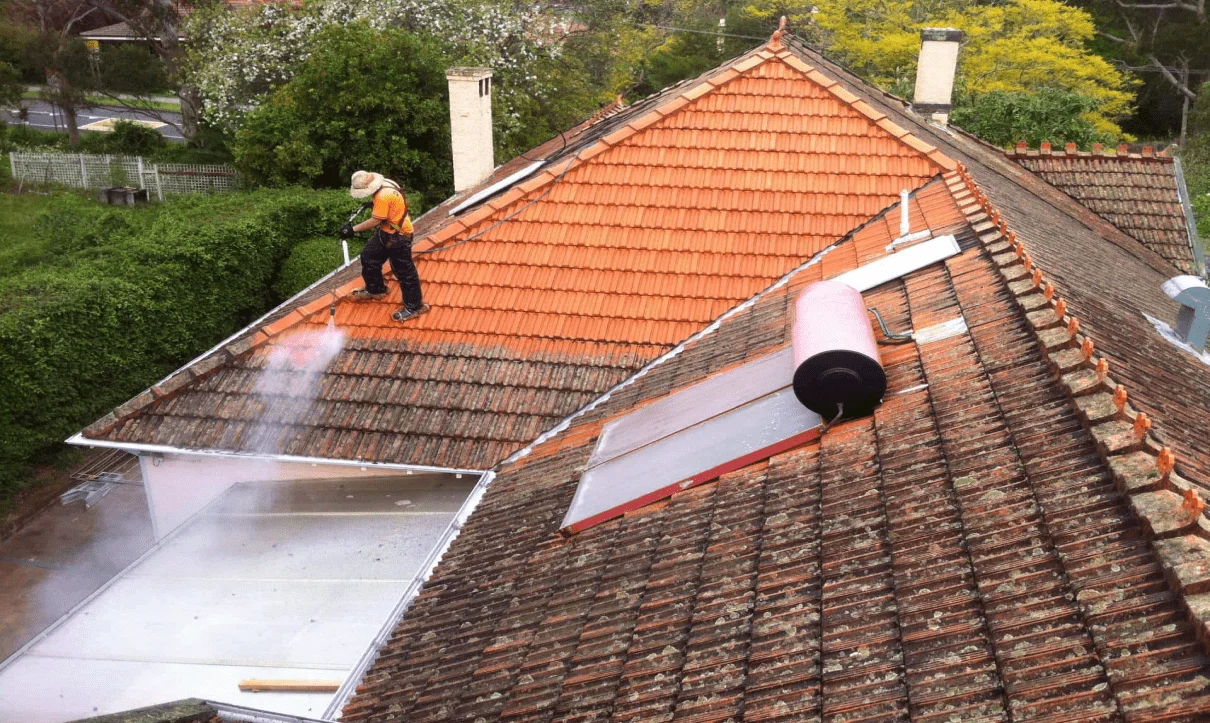 How Leading Solar Panel Cleaning Companies Keep Panels at Peak Performance?