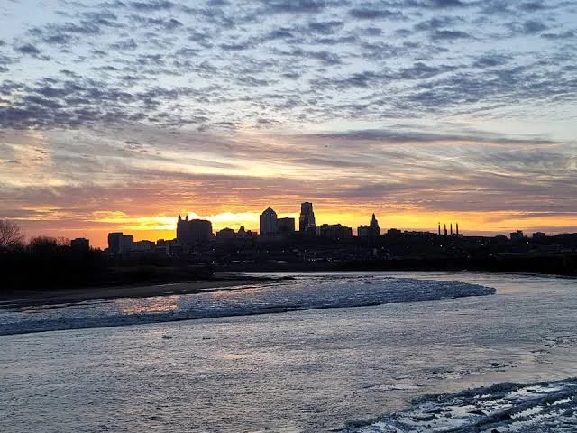 How Local Photographers Capture Kansas City’s Best Sunsets and Sights