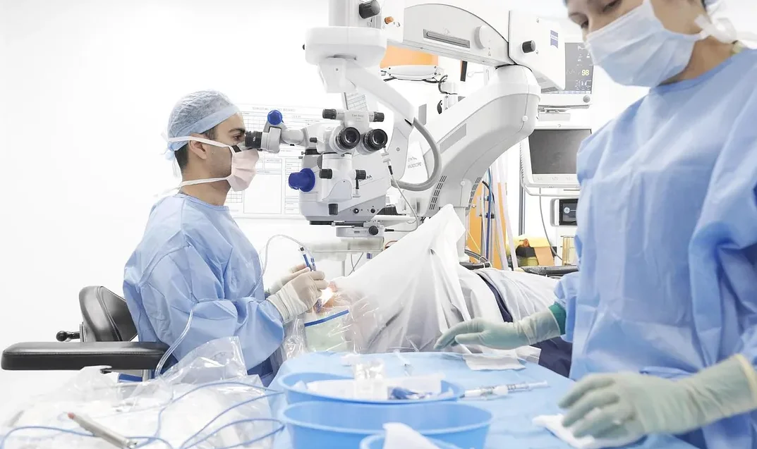 The Difference Between Short-Sightedness, Long-Sightedness, and Astigmatism and How Surgery Can Help at any age